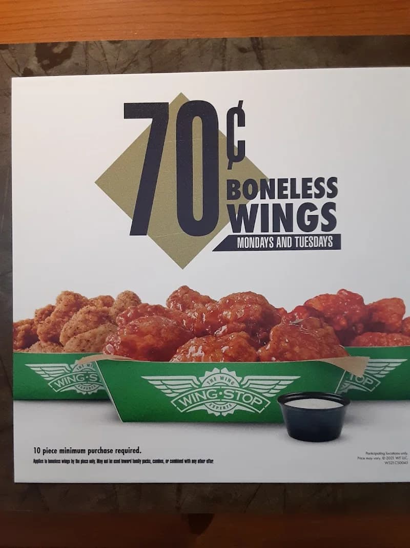 Wingstop storefront outside and inside view at 661 Roosevelt Road in Glen Ellyn, Illinois