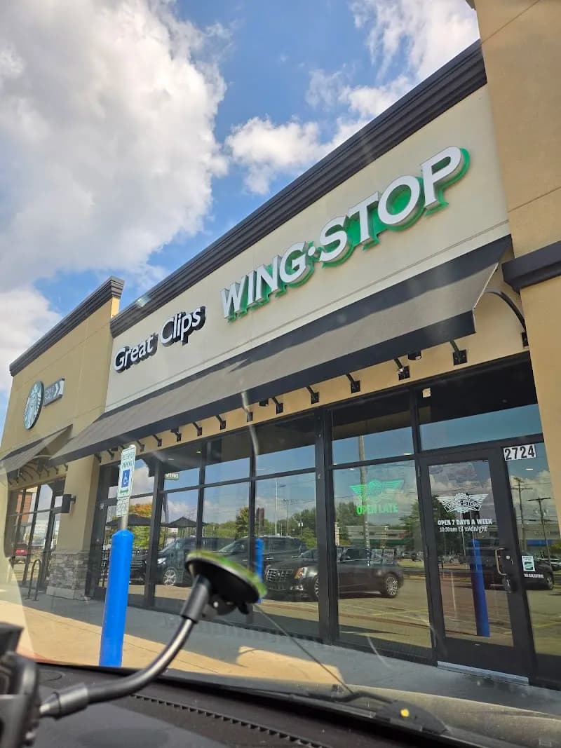Wingstop storefront outside and inside view at 2724 N. Dirksen Pkwy in Springfield, Illinois